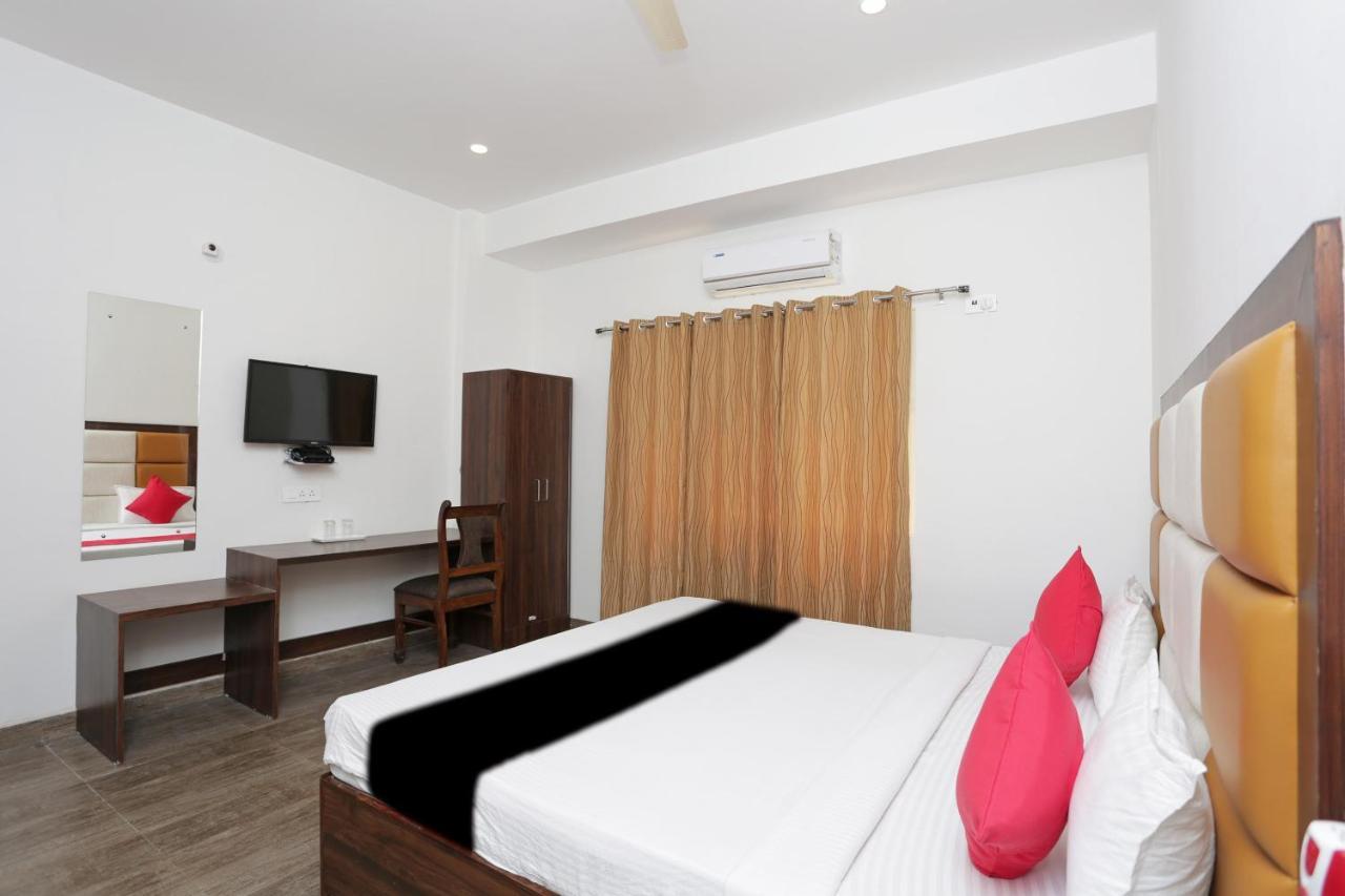 Capital O 37423 Golden Leaf Hotel Dehradun Exterior foto